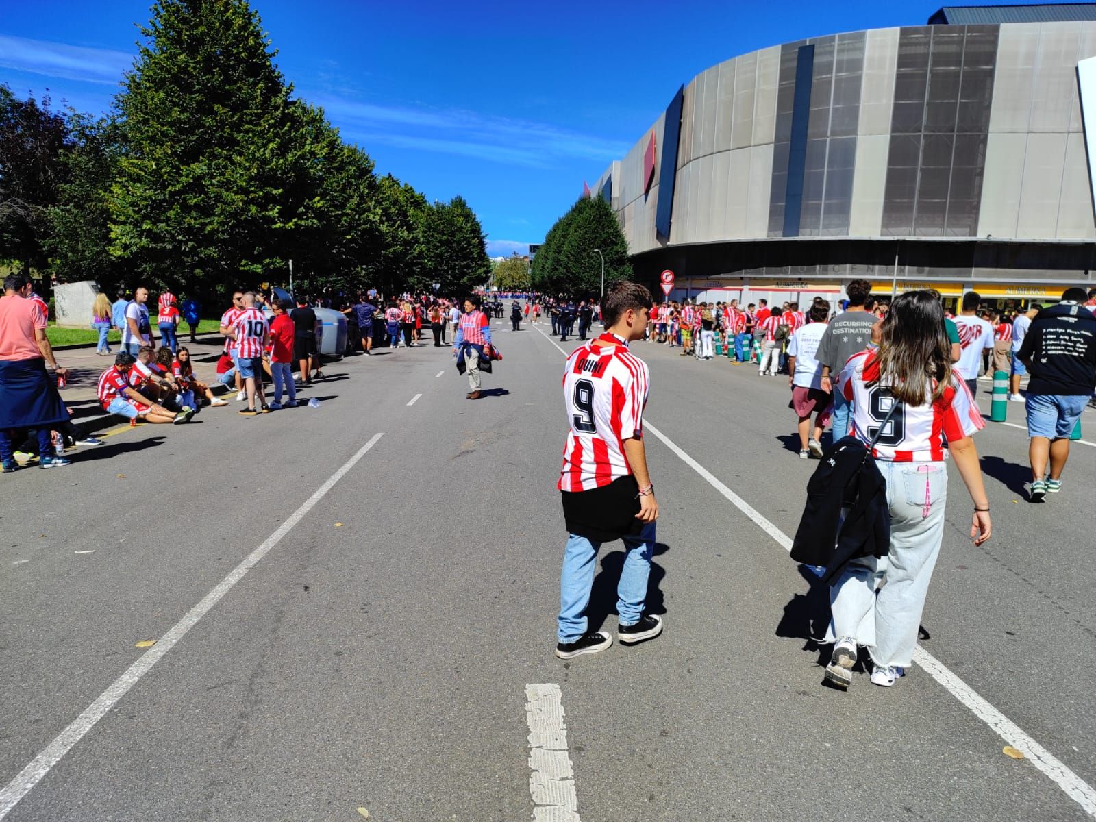 Ambientazo en Gijón antes del derbi asturiano