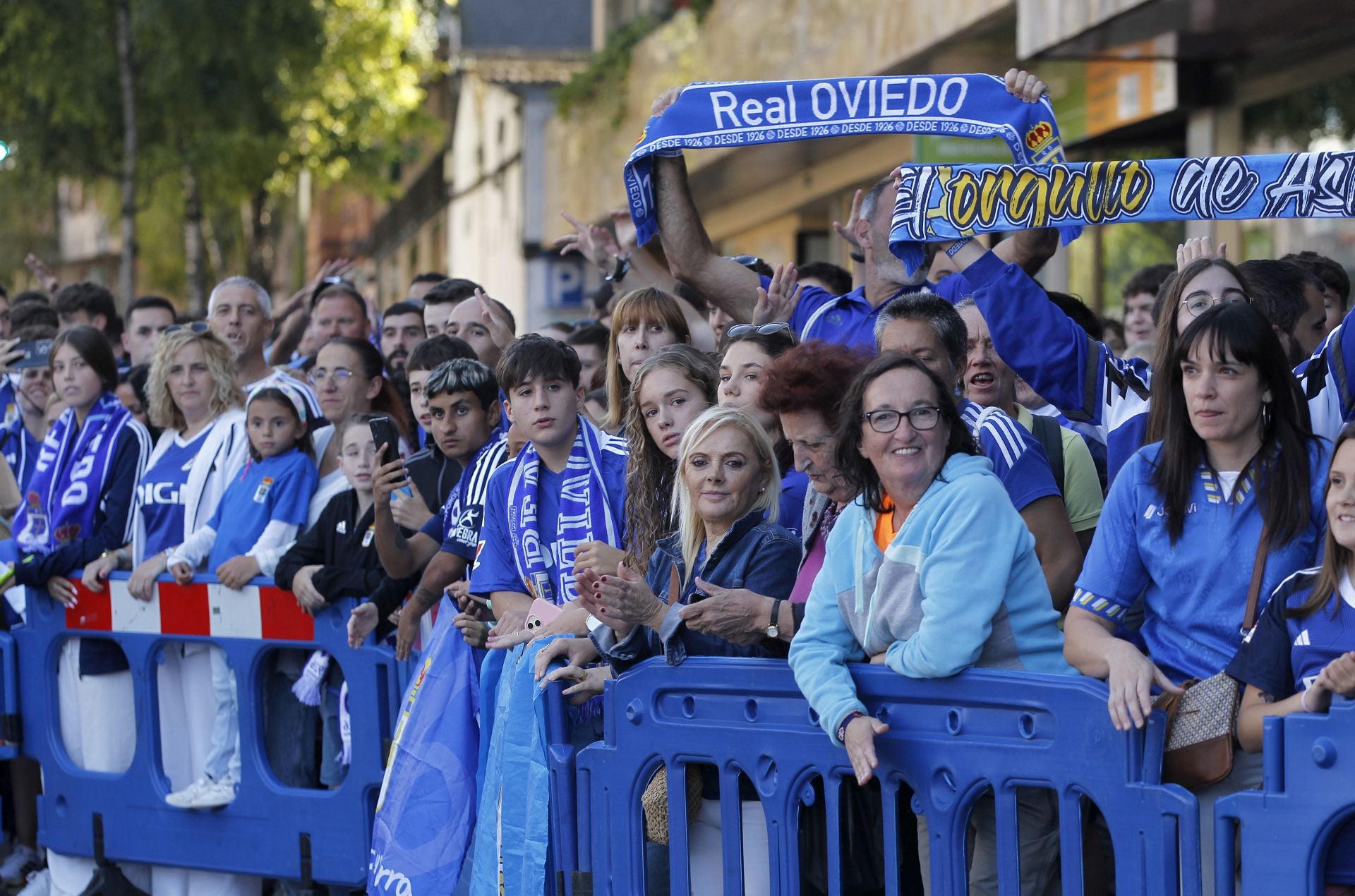 Impresionante despedida del oviedismo a sus jugadores