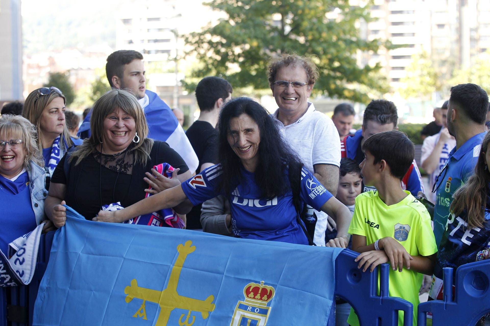 Impresionante despedida del oviedismo a sus jugadores