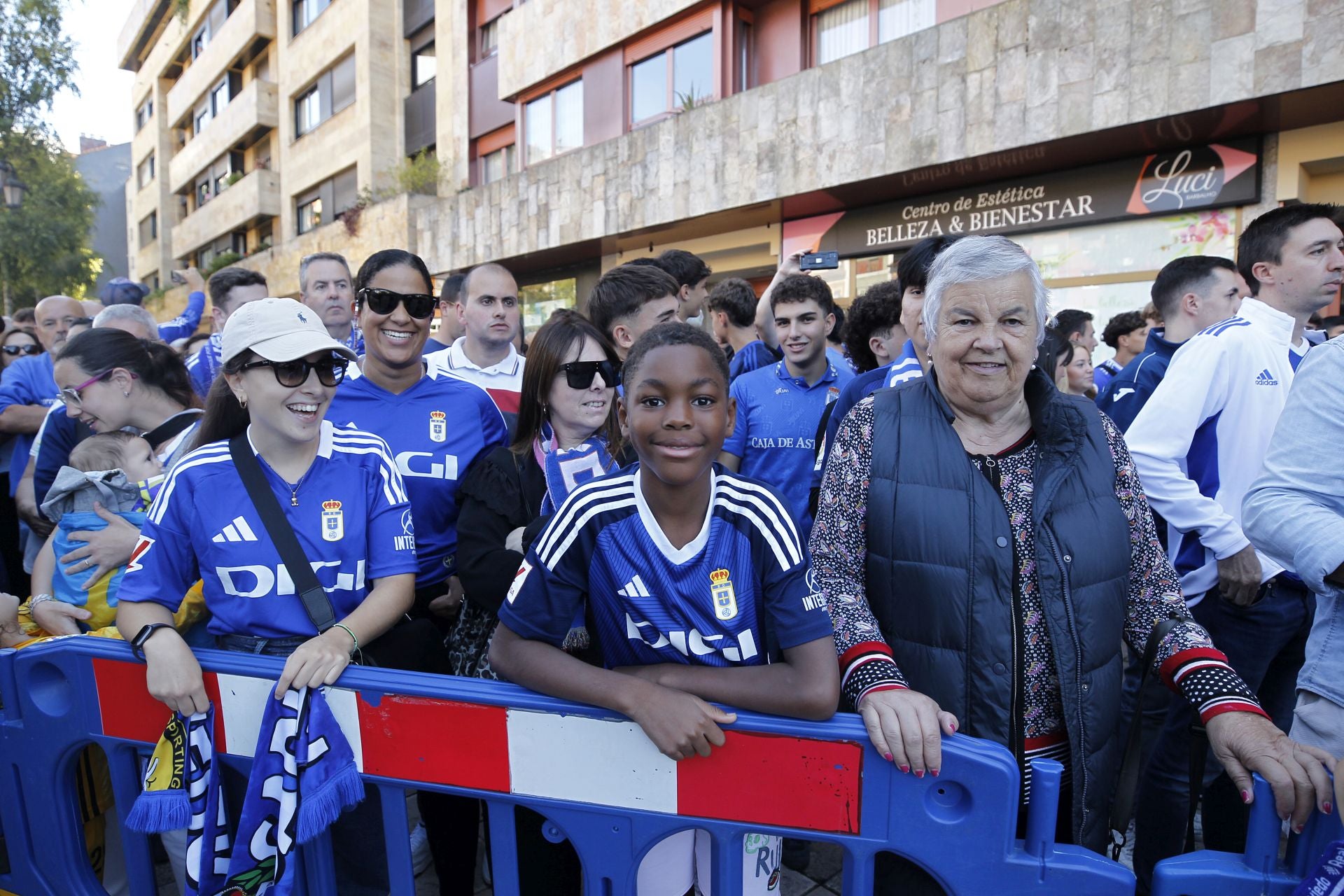 Impresionante despedida del oviedismo a sus jugadores