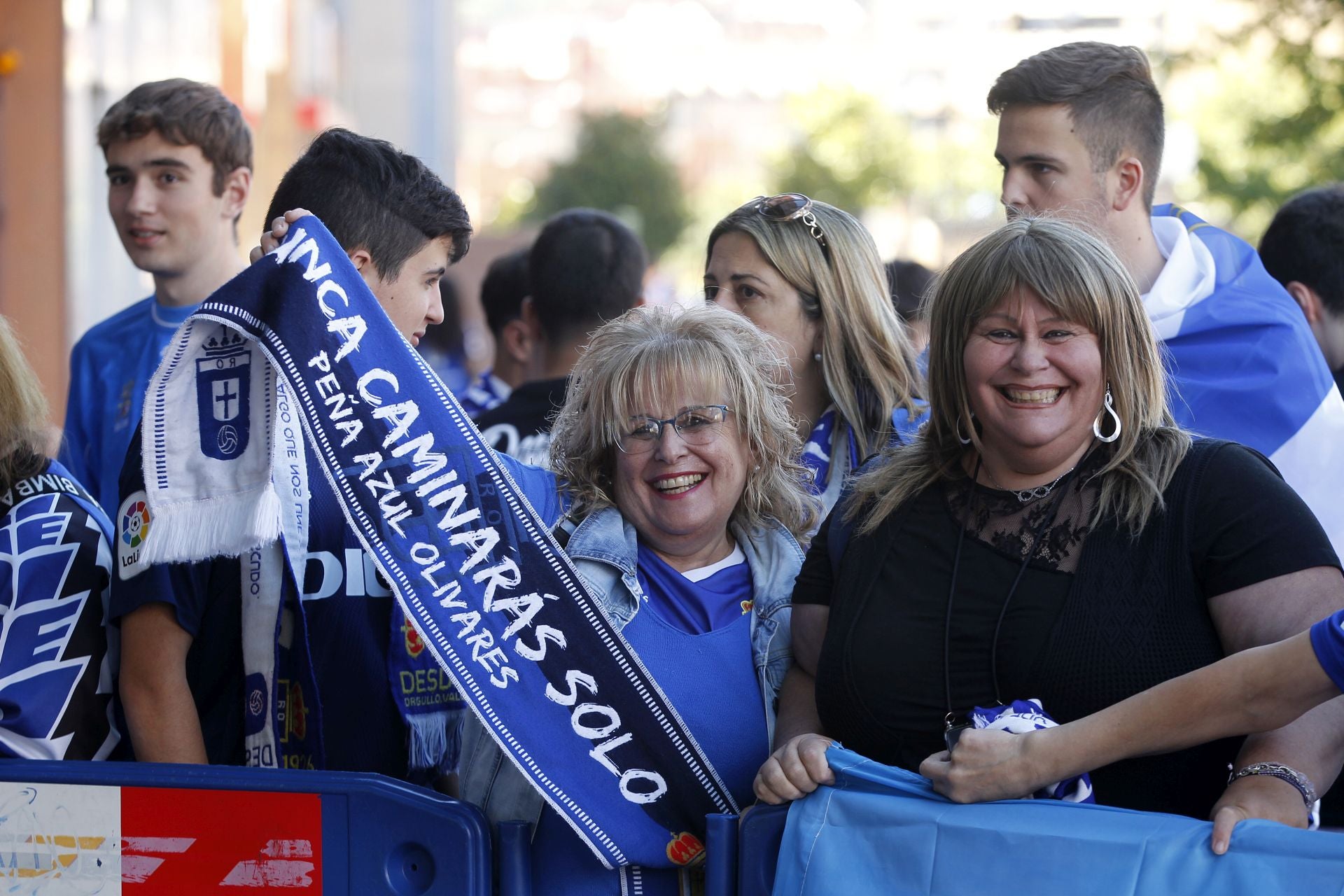 Impresionante despedida del oviedismo a sus jugadores