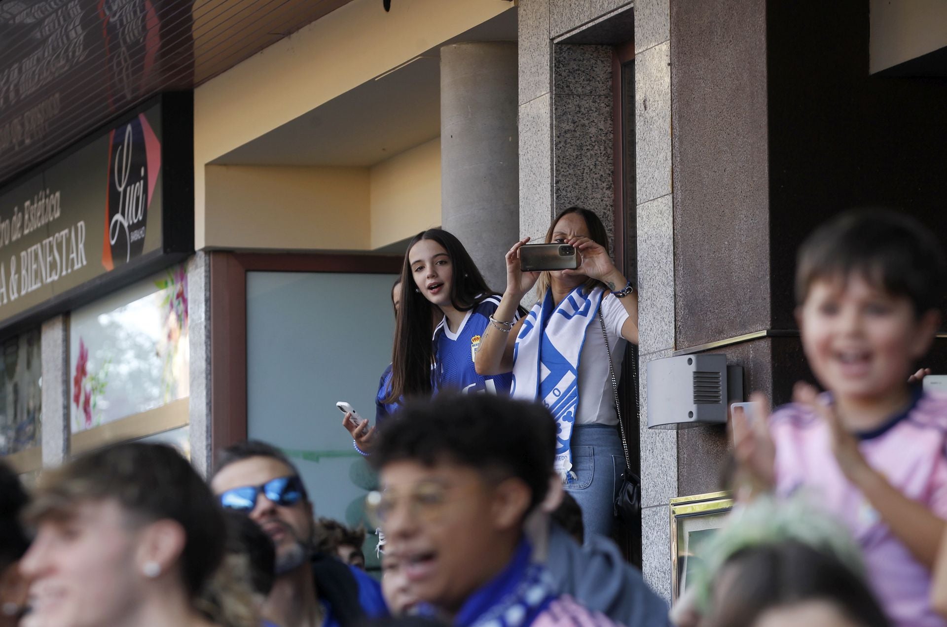 Impresionante despedida del oviedismo a sus jugadores