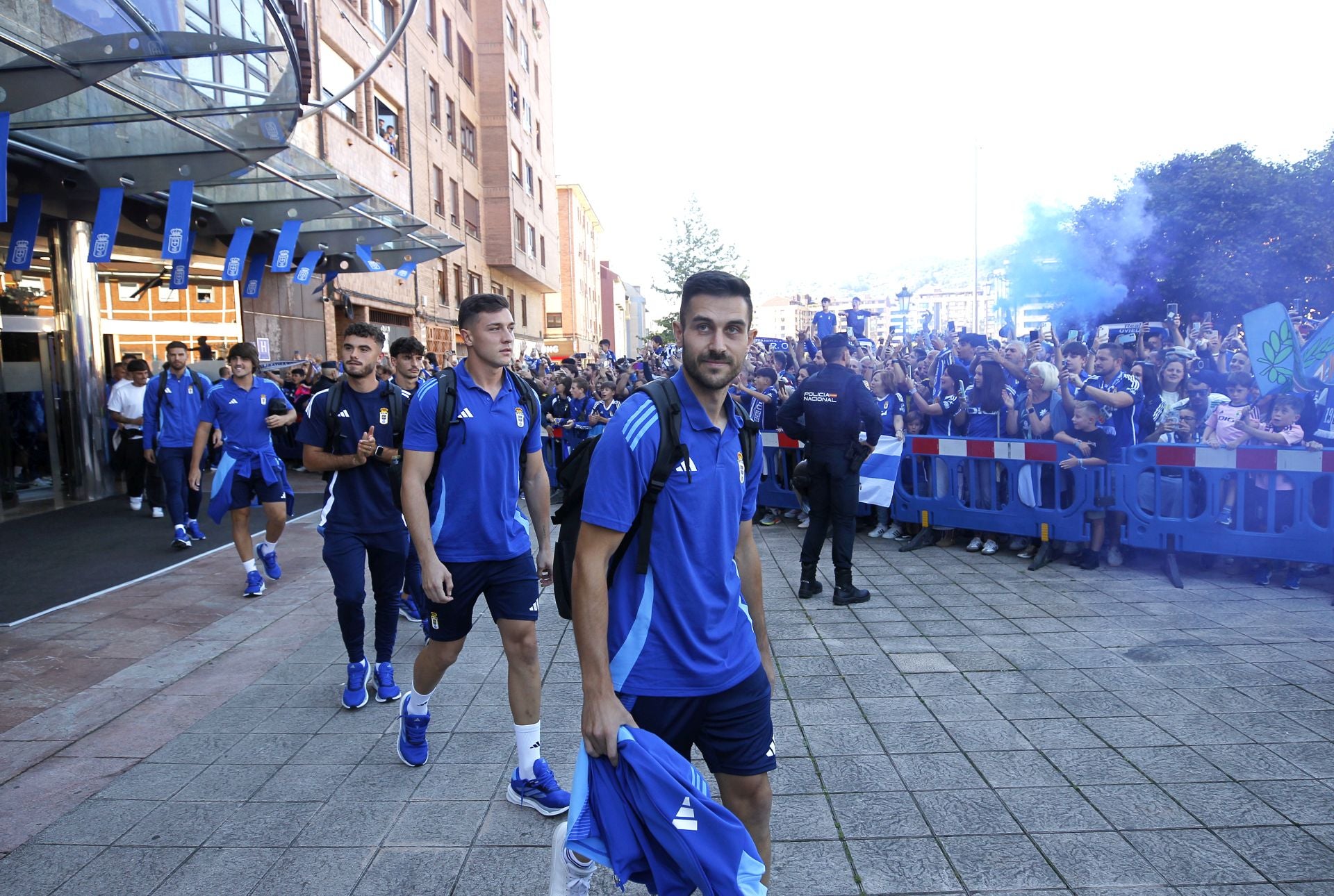 Impresionante despedida del oviedismo a sus jugadores