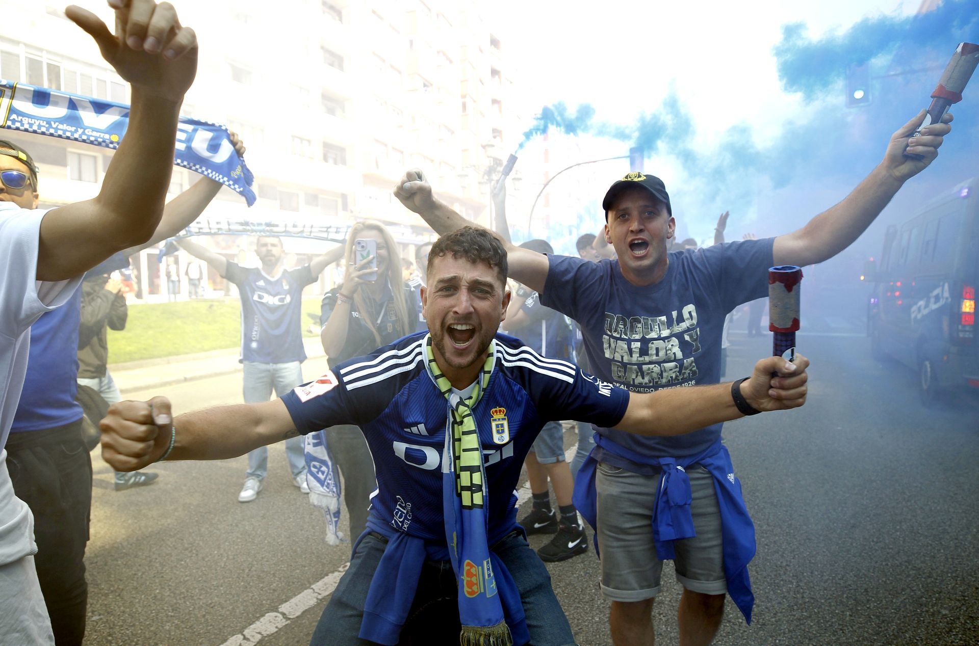 Impresionante despedida del oviedismo a sus jugadores