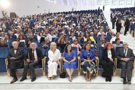 Jean François Botrel e Yvan Lisorgues (Hijos Adoptivos); Susana Vázquez, hija de Aníbal Vázquez; Mari Luz Ania, viuda de Marcelino Gutiérrez, Adonina Tardón, Cosuelo Vallina y Pablo García.