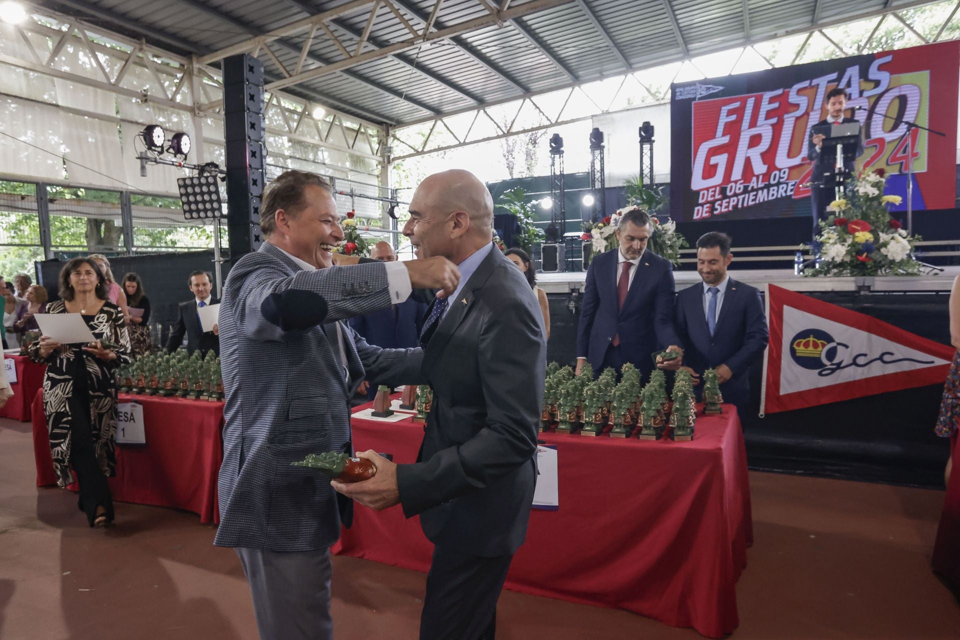 El Grupo Covadonga distingue a sus socios de mérito y de honor