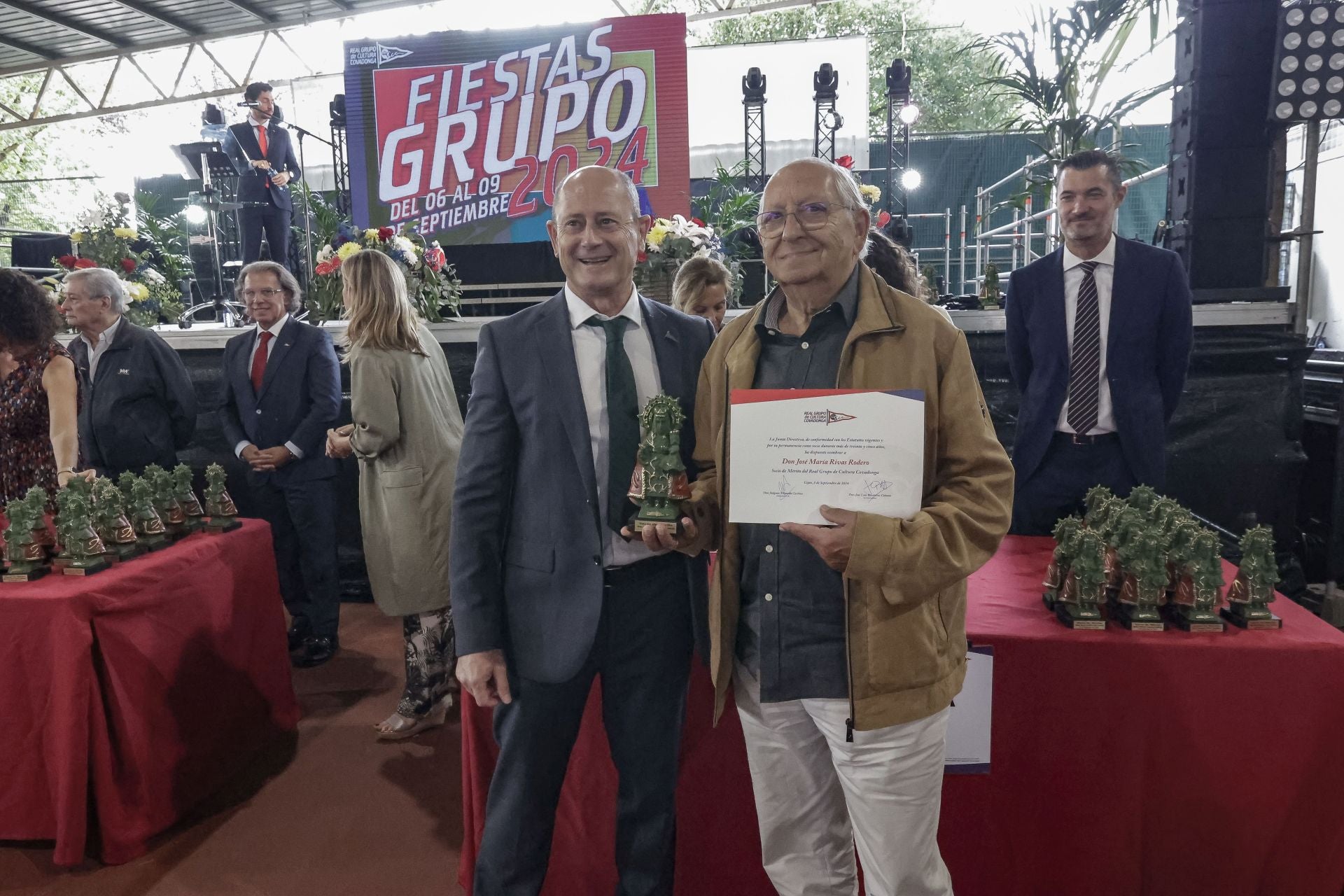 El Grupo Covadonga distingue a sus socios de mérito y de honor