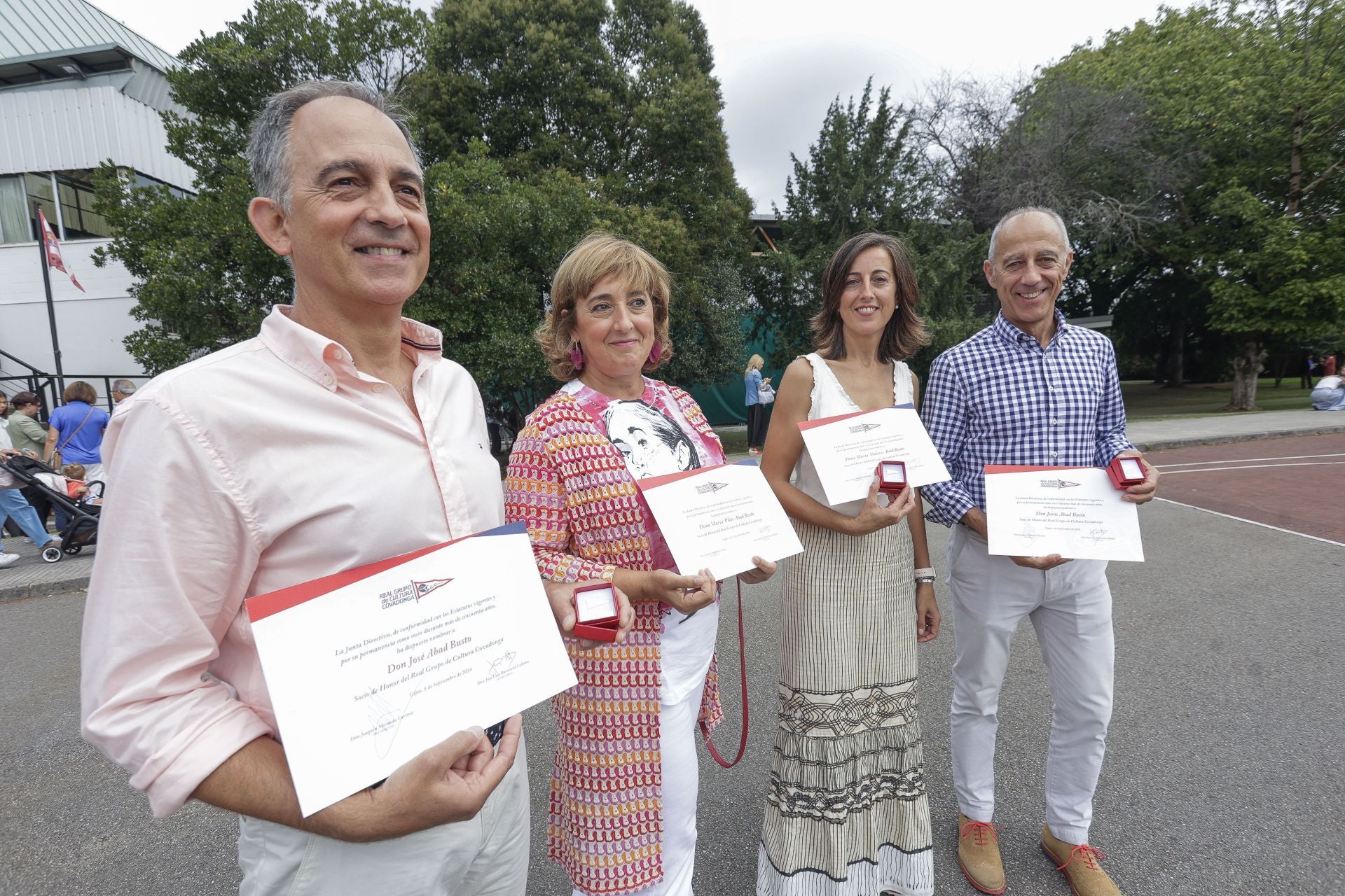 El Grupo Covadonga distingue a sus socios de mérito y de honor