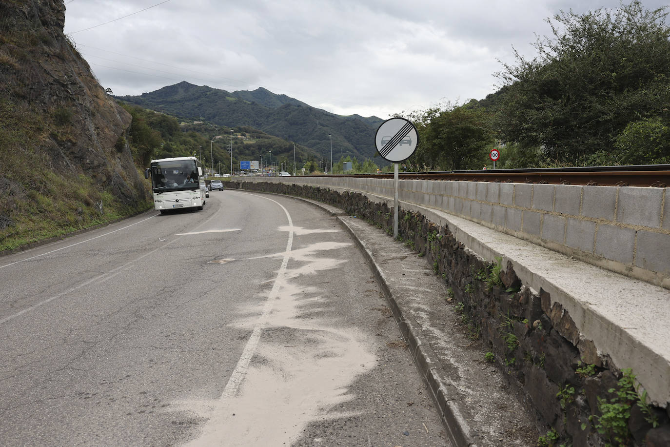 Un accidente en Mieres se cobra la vida de un operario de grúa