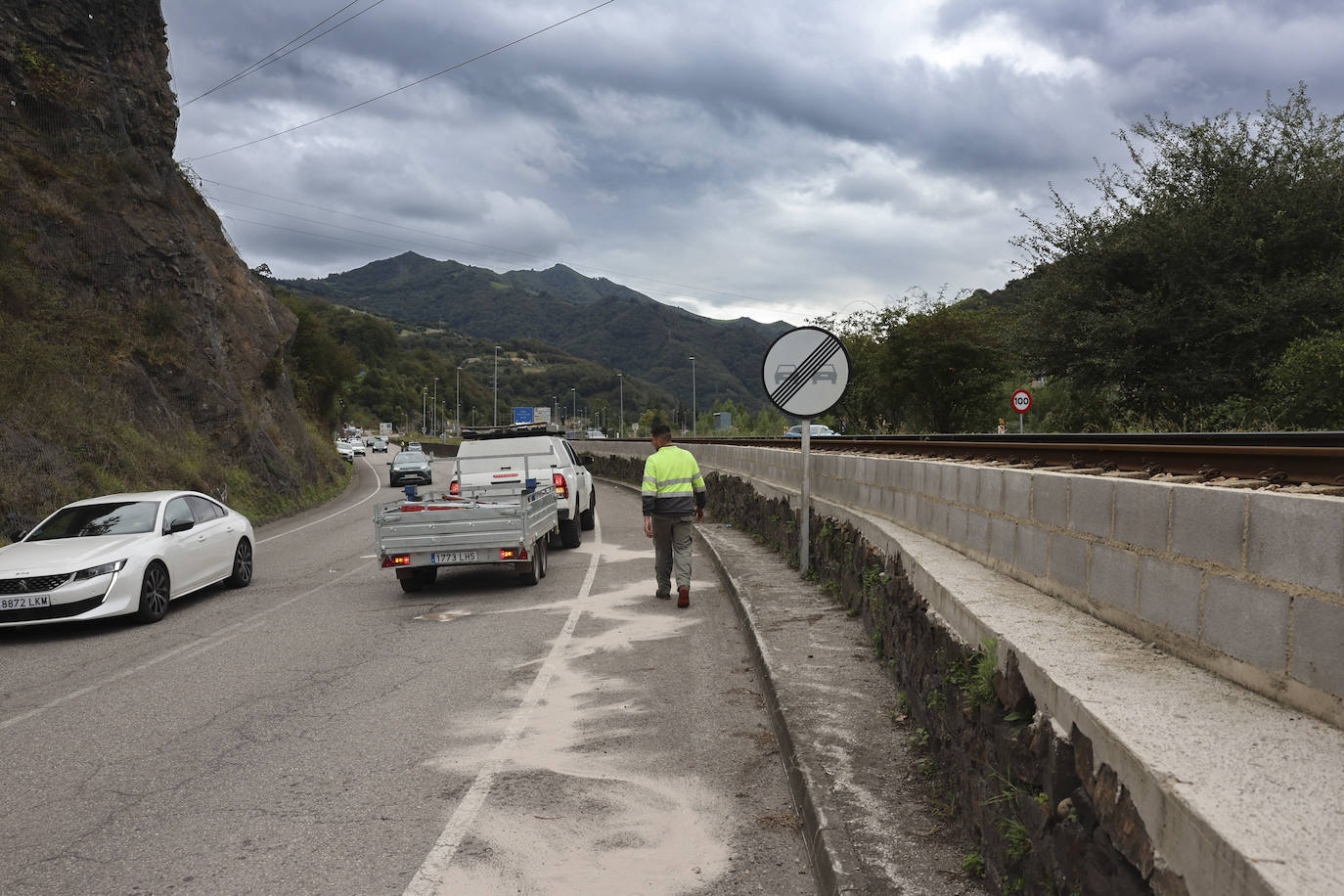 Un accidente en Mieres se cobra la vida de un operario de grúa