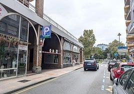 Entrada al parking de Las Meanas en pleno centro de Avilés.
