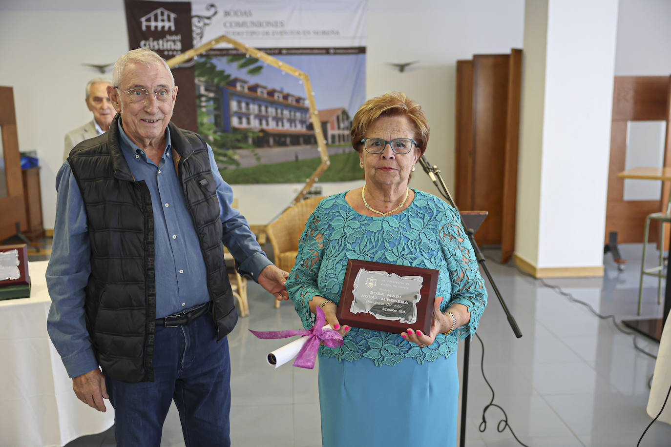 Janel Cuesta recibe el premio al Noreñense del Año