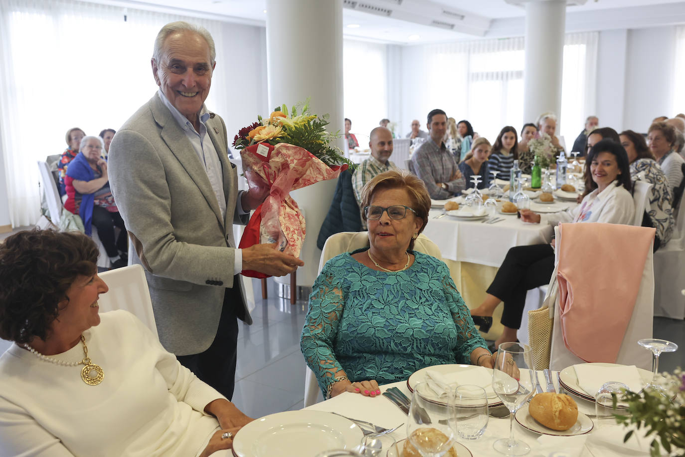 Janel Cuesta recibe el premio al Noreñense del Año