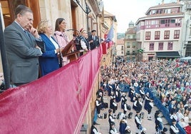 Rosa Menéndez, pregonera de las fiestas de San Mateo en el Ayuntamiento.