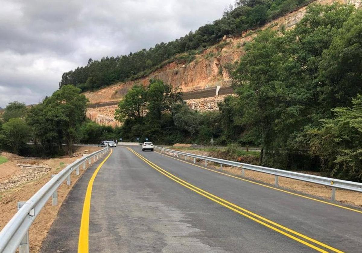 Corte de carril en la N-634 por obras para estabilizar un talud en Salas