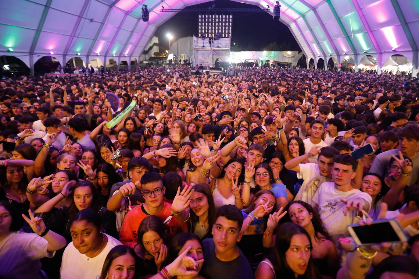 Mike Towers enciende La Ería