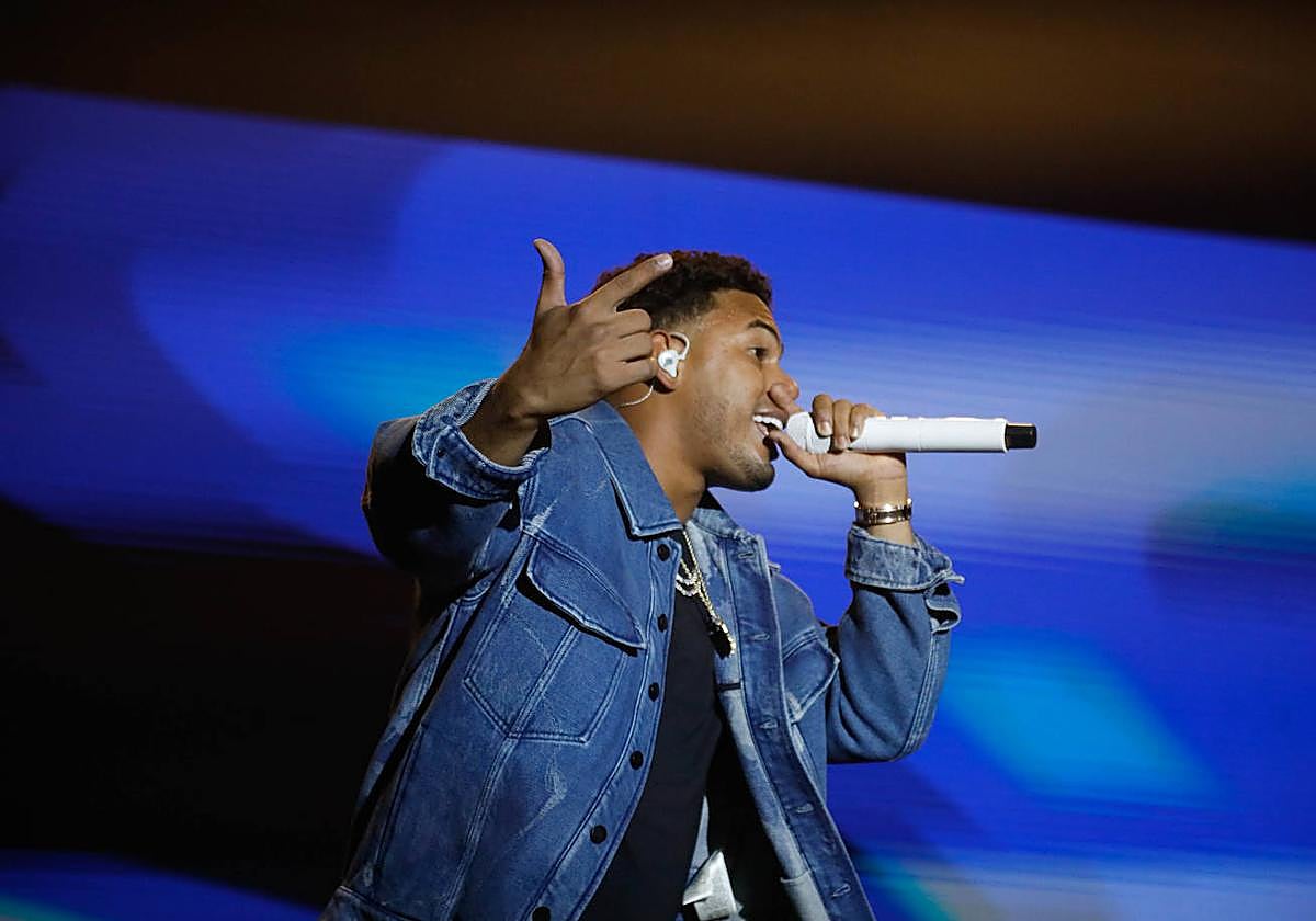 Mike Towers enciende La Ería