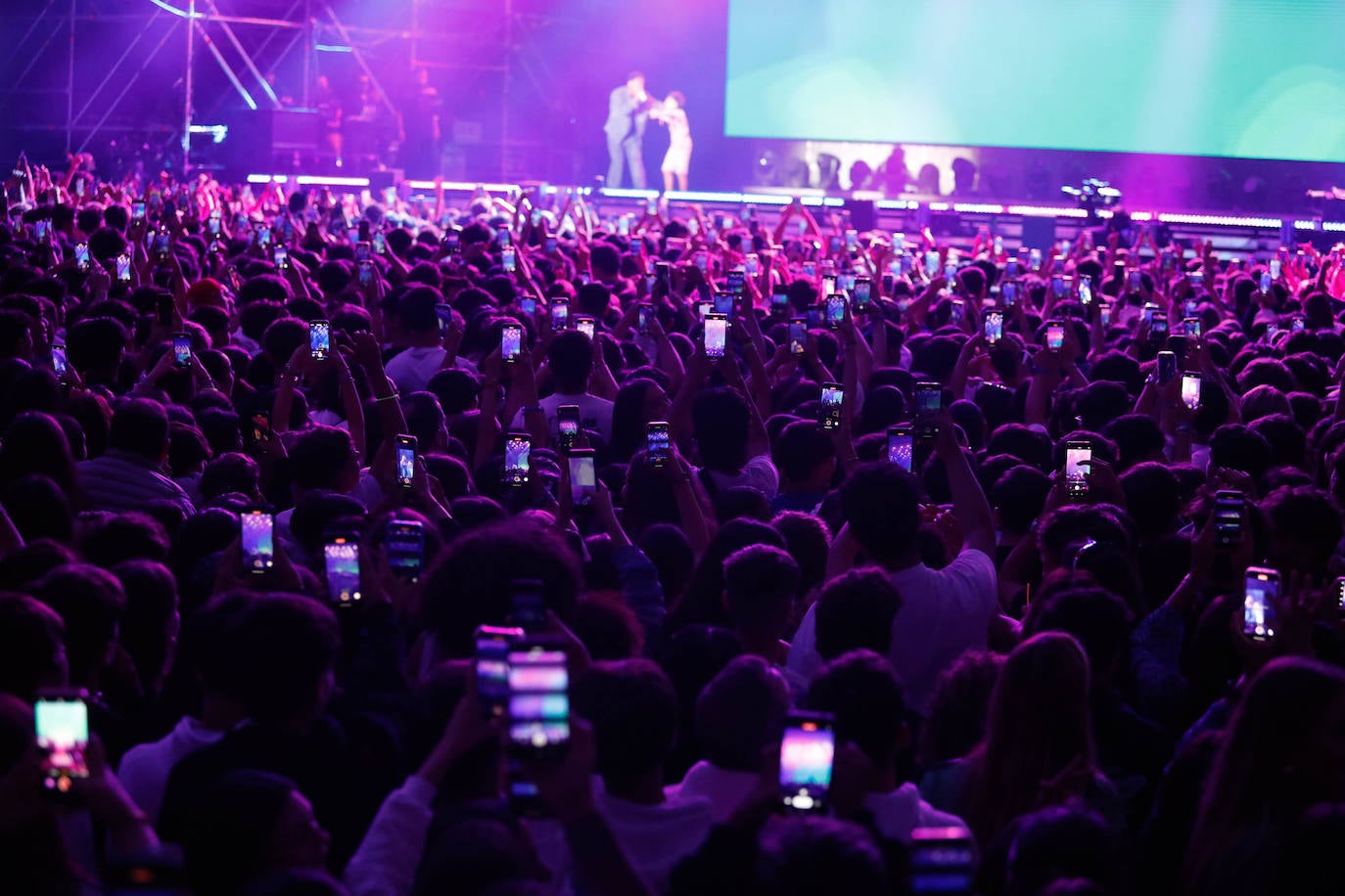 Mike Towers enciende La Ería