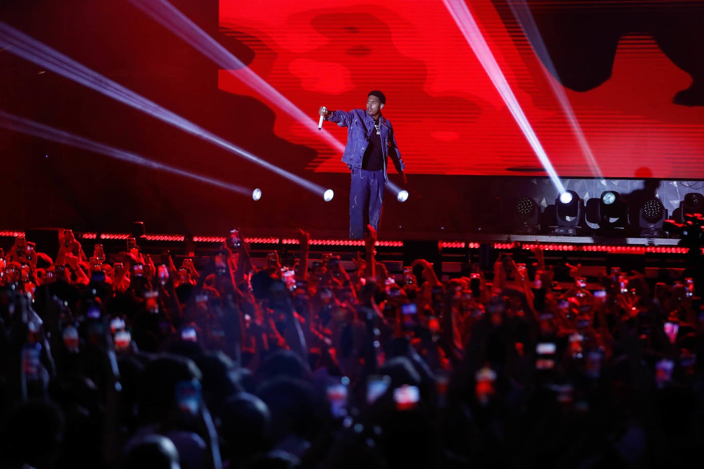 Mike Towers enciende La Ería