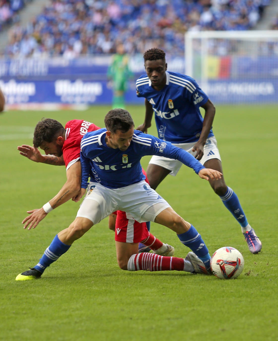 Las imágenes que deja el partido entre el Real Oviedo y el Cartagena