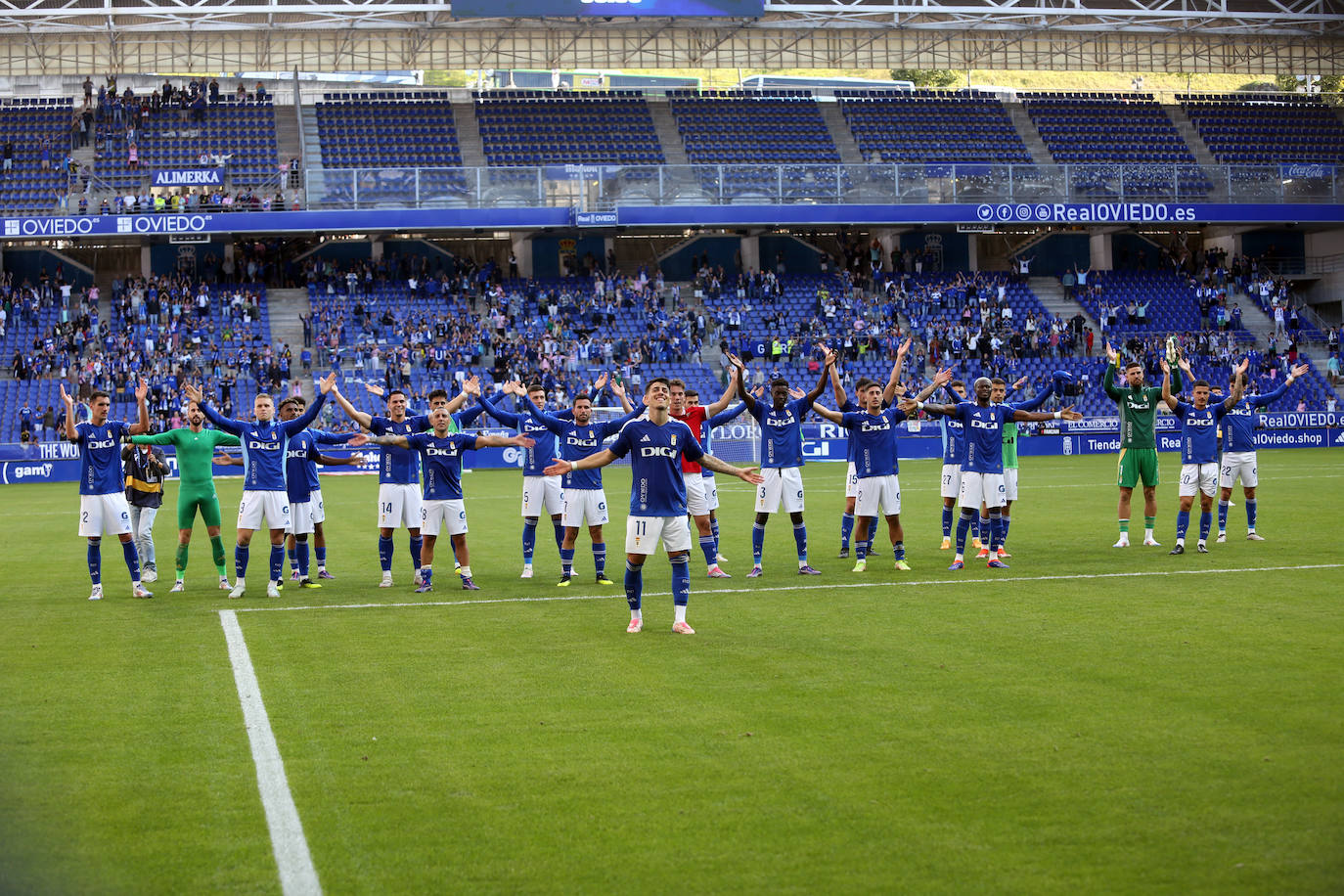 Las imágenes que deja el partido entre el Real Oviedo y el Cartagena