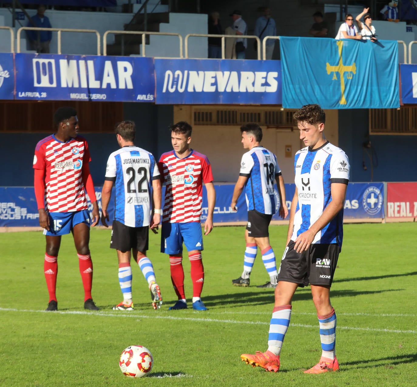 Las imágenes que deja el partido entre el Real Avilés y el Llanera