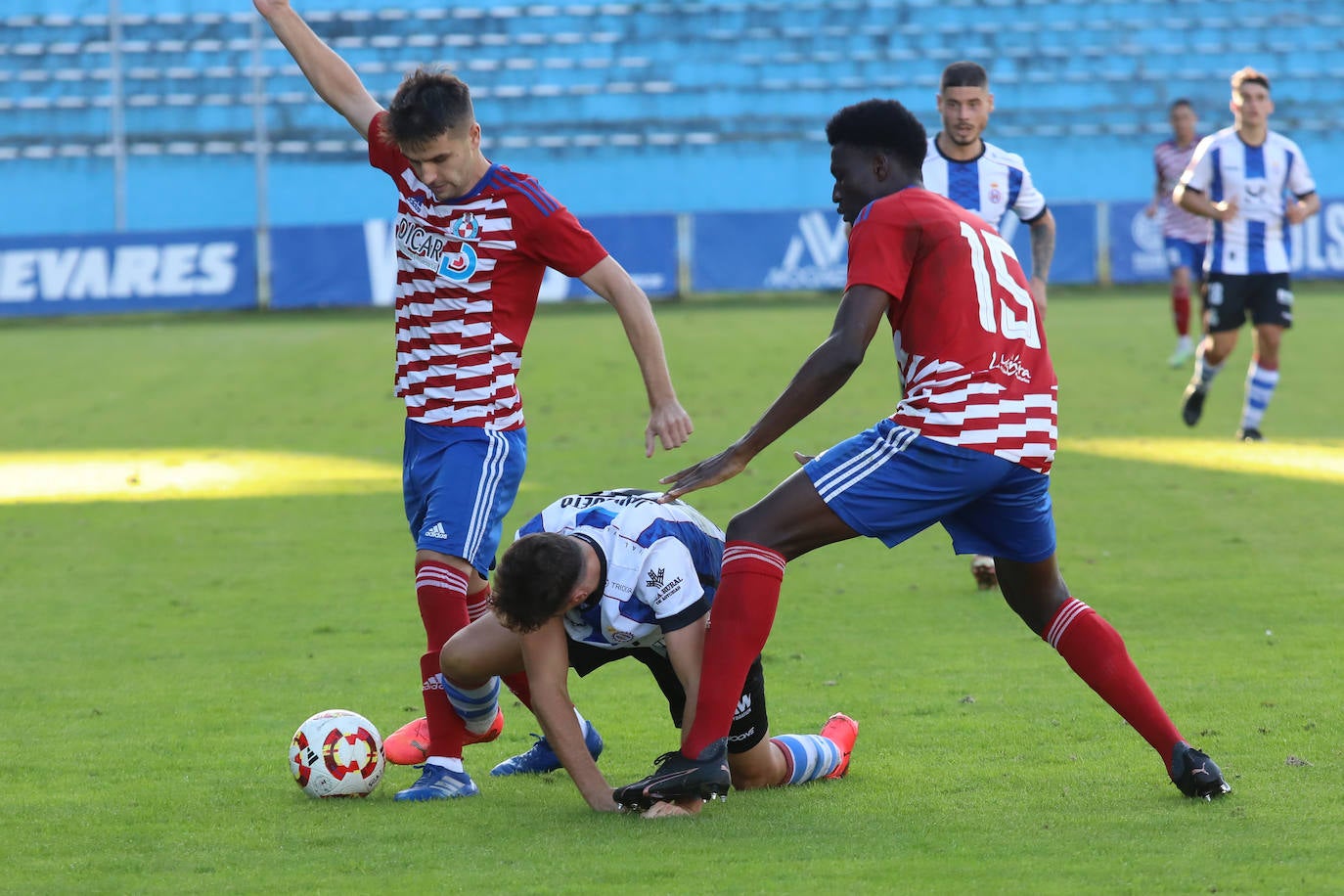 Las imágenes que deja el partido entre el Real Avilés y el Llanera