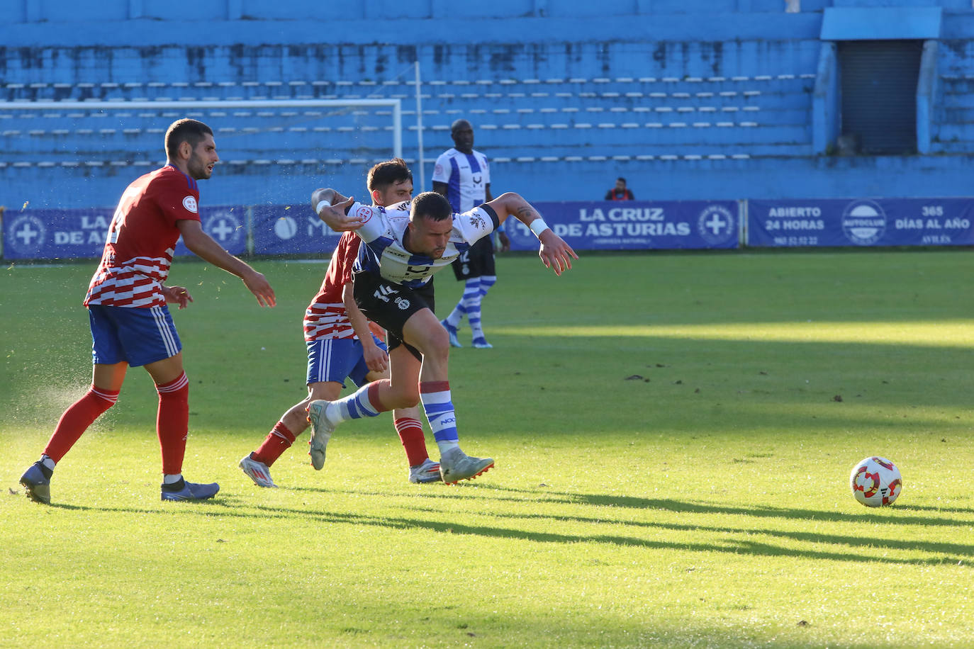 Las imágenes que deja el partido entre el Real Avilés y el Llanera