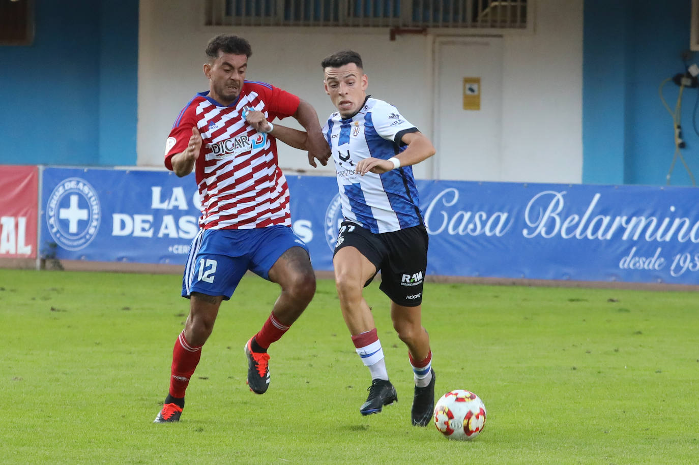 Las imágenes que deja el partido entre el Real Avilés y el Llanera