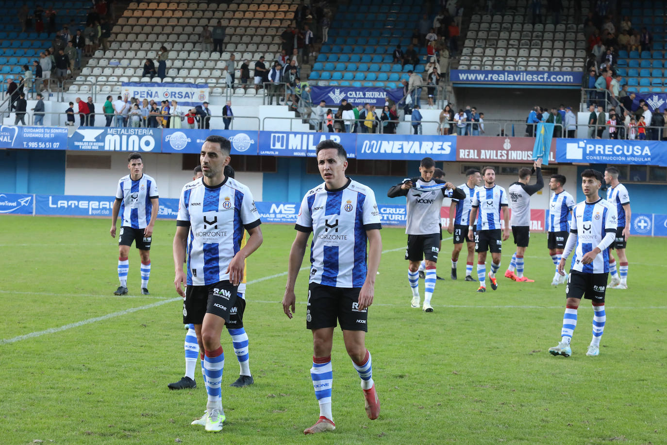 Las imágenes que deja el partido entre el Real Avilés y el Llanera