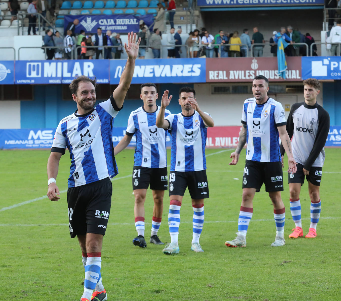 Las imágenes que deja el partido entre el Real Avilés y el Llanera