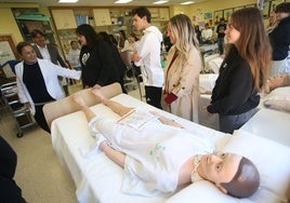 Lydia Espina y Borja Sánchez, en el inicio del curso de FP en el centro de Cerdeño.