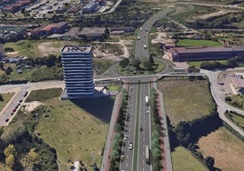 Acceso del vial desde la GJ-10 hacia El Musel, con una gran glorieta en la carretera de Avilés y una pasarela que evita interrumpir el Camino de Santiago.