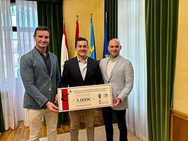 Jorge González-Palacios, Jorge Guerrero y Jesús Martínez Salvador, en el Ayuntamiento.