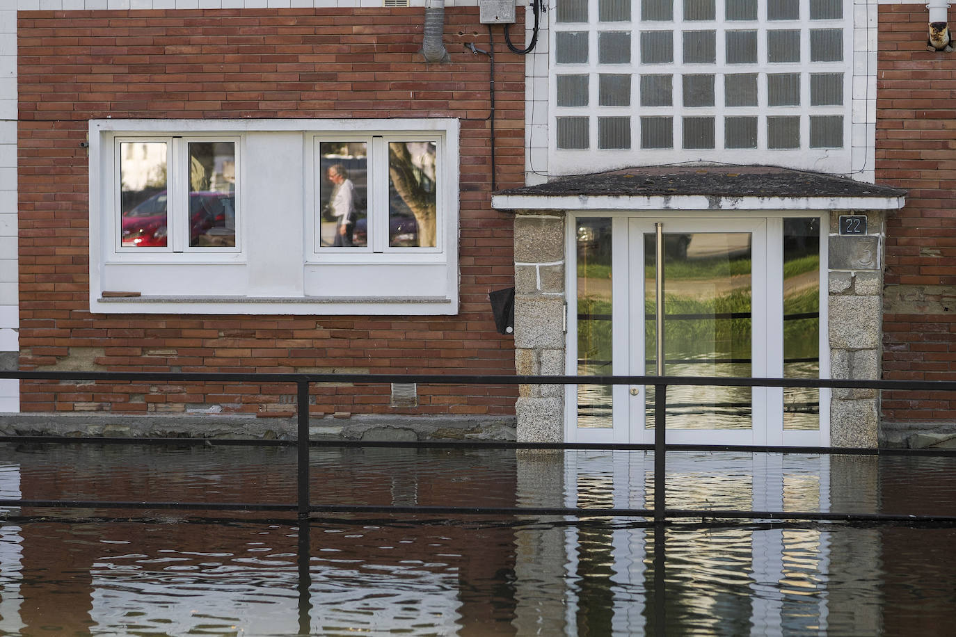 Las consecuencias de las mareas vivas en Asturias: inundaciones y fuerte oleaje