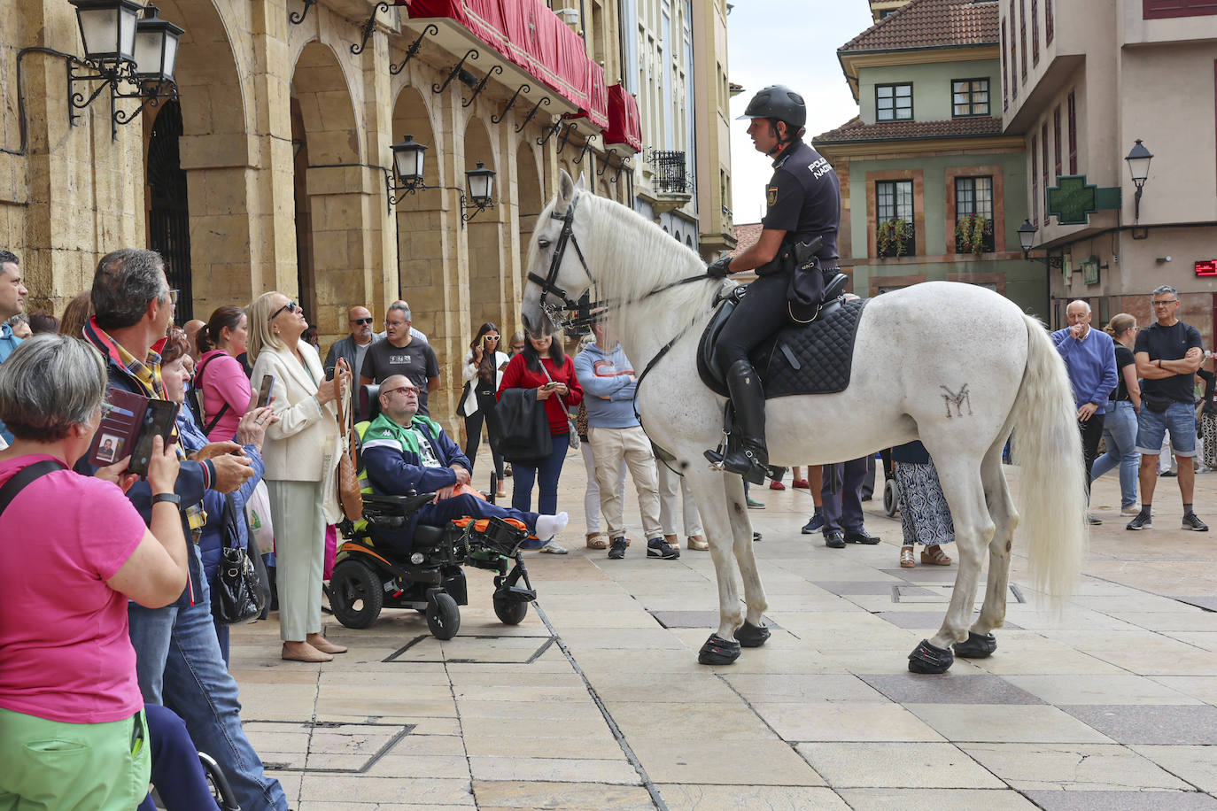 La Policía Nacional recibe la medalla de oro de Oviedo