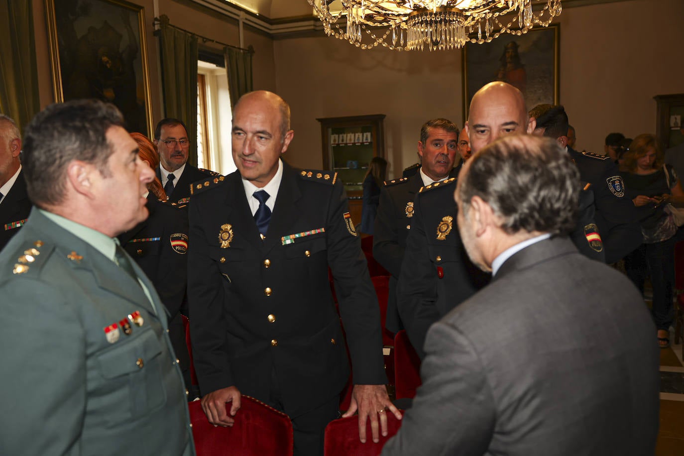 La Policía Nacional recibe la medalla de oro de Oviedo