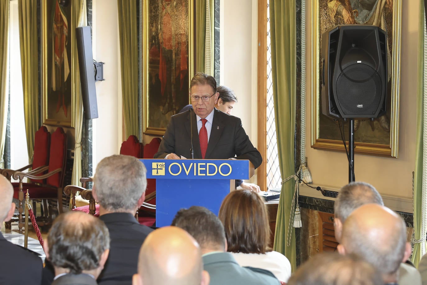 La Policía Nacional recibe la medalla de oro de Oviedo