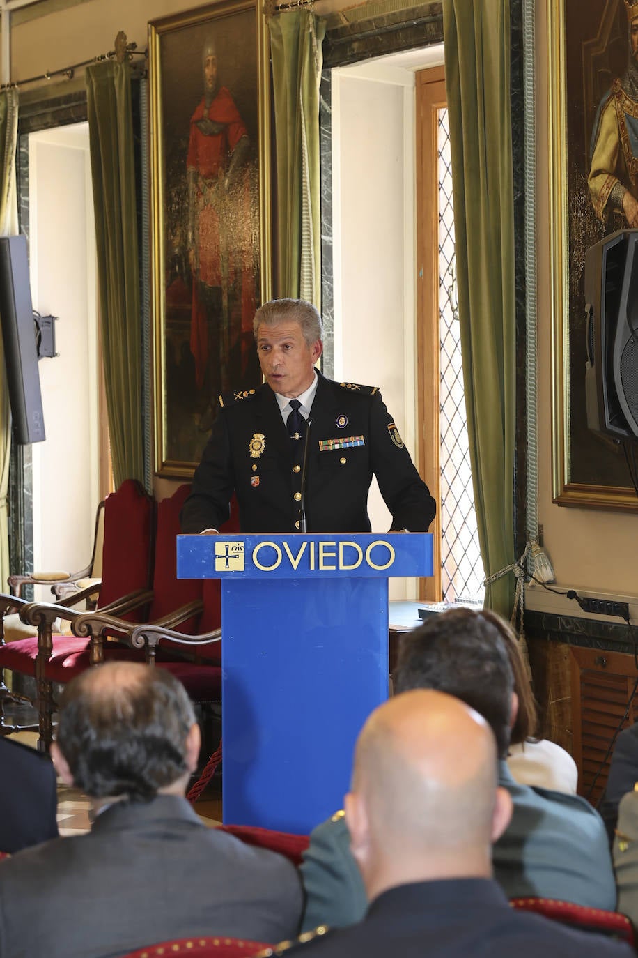 La Policía Nacional recibe la medalla de oro de Oviedo