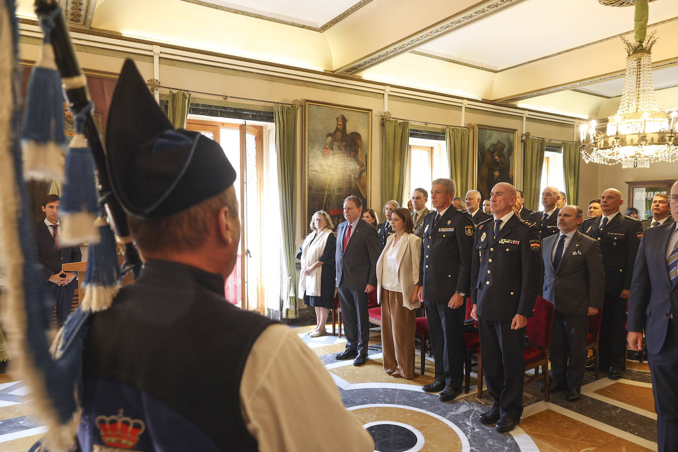 La Policía Nacional recibe la medalla de oro de Oviedo