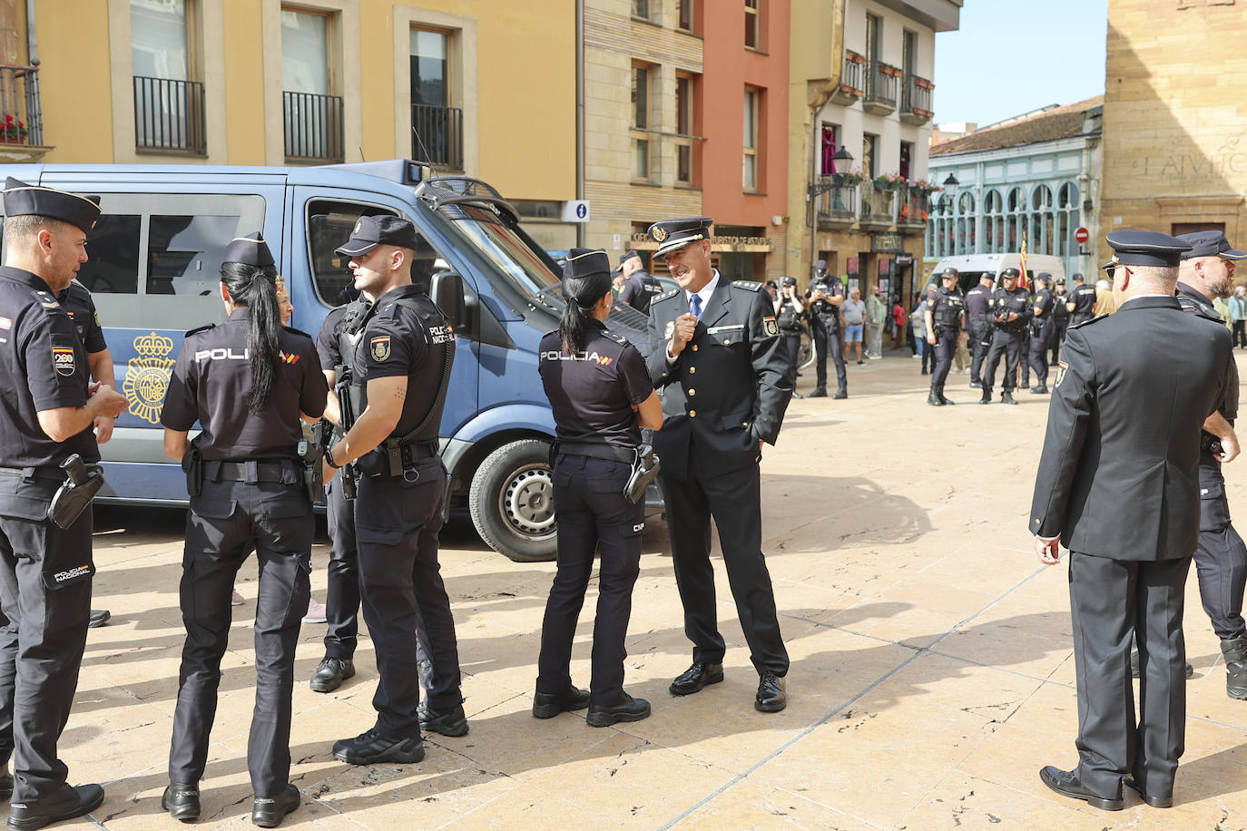 La Policía Nacional recibe la medalla de oro de Oviedo