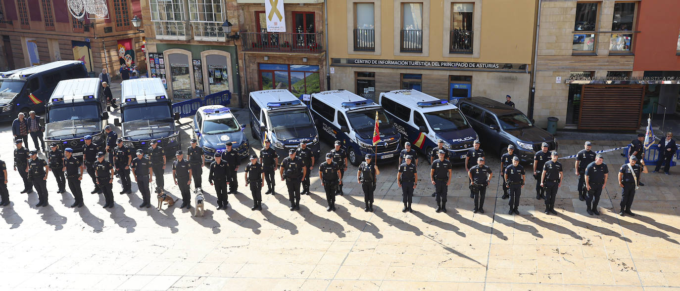 La Policía Nacional recibe la medalla de oro de Oviedo