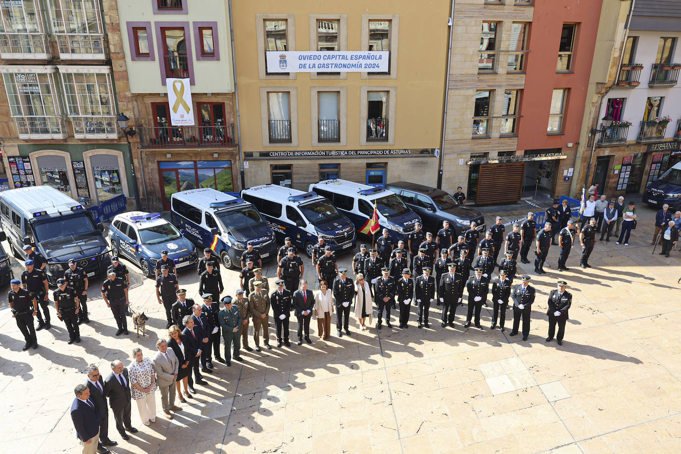 La Policía Nacional recibe la medalla de oro de Oviedo