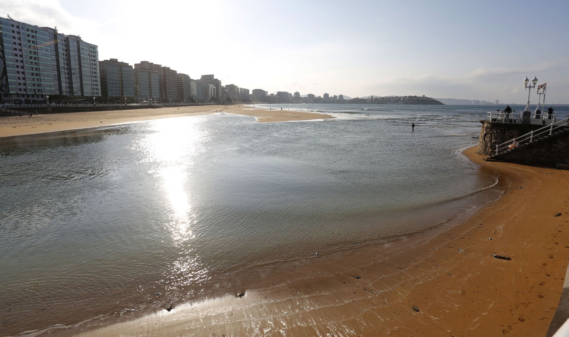 Las consecuencias de las mareas vivas en Asturias: inundaciones y fuerte oleaje