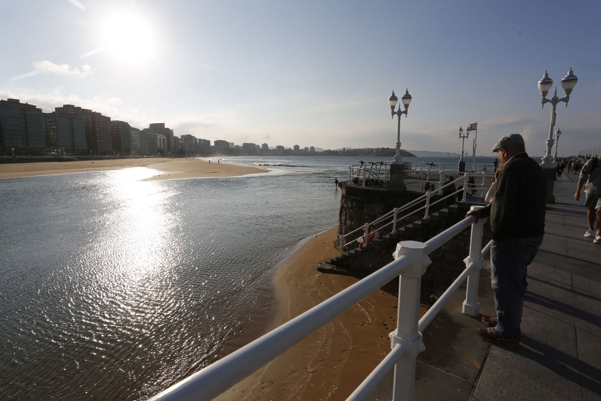 Las consecuencias de las mareas vivas en Asturias: inundaciones y fuerte oleaje