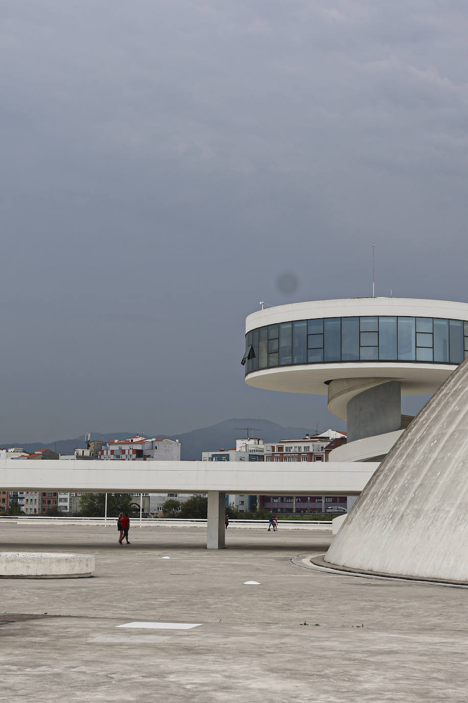 La niebla y la calima cubren la tarde en Asturias