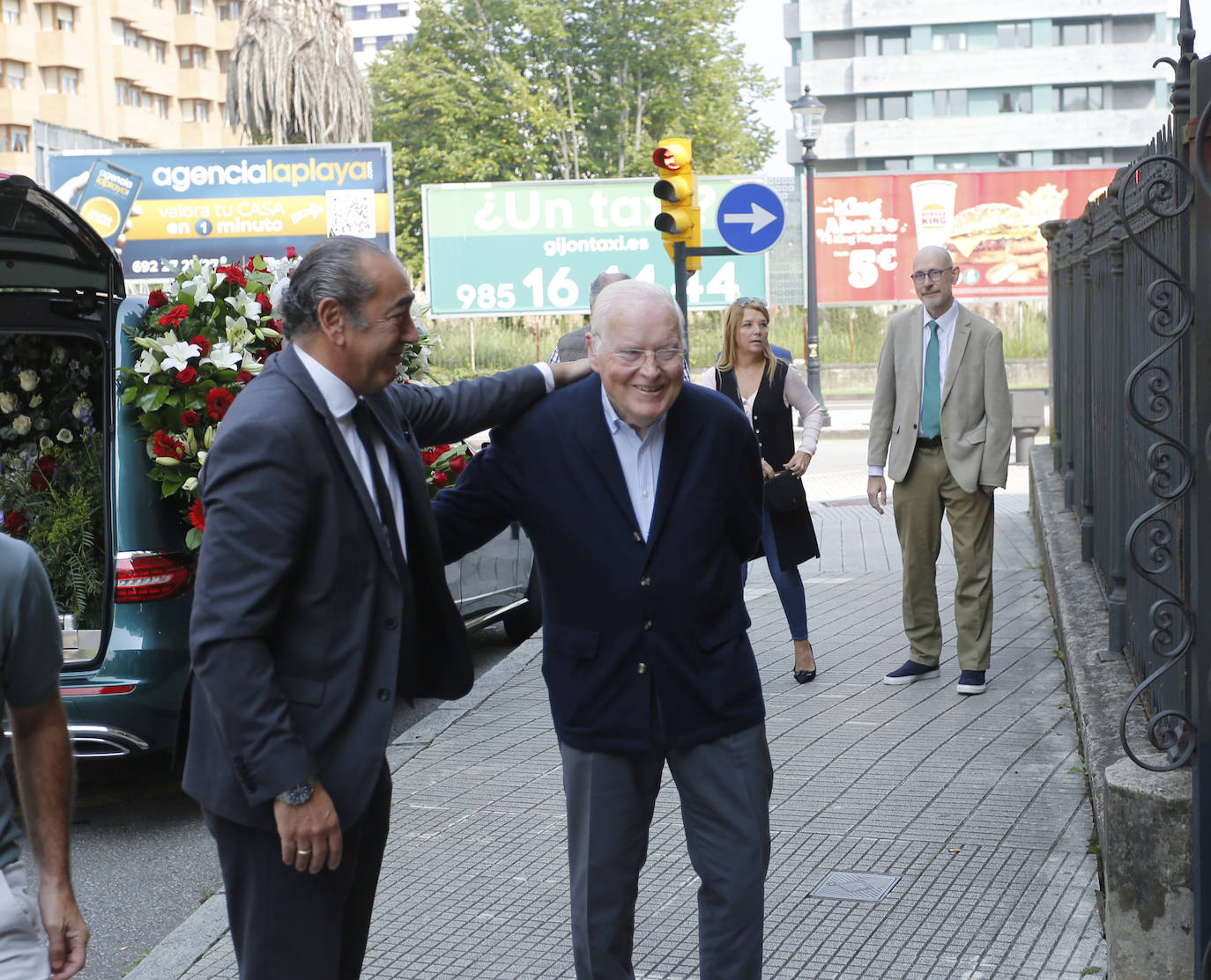 Multitudinaria despedida a Luis Torres, presidente de la Cocina Económica