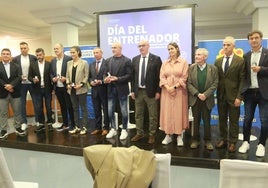 Premiados y autoridades, al inicio del acto.