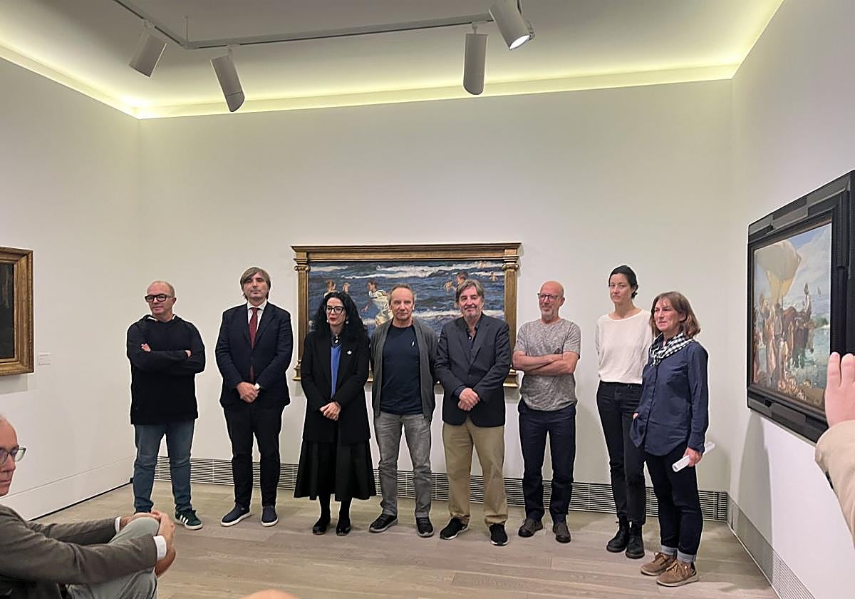 Ramón Isidoro, Alfonso Palacio, Vanessa Gutiérrez, José Ferrero, Luis García Montero, Marcos Morilla, Kela Coto y Laila Bermúdez, ayer en el Museo de Bellas Artes de Asturias.