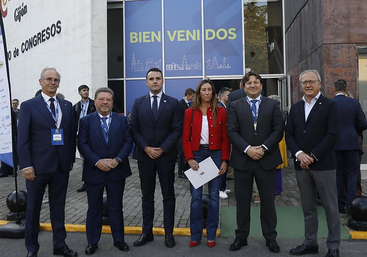 Ignacio Friera, Javier Barberá, Guillermo Pelaéz, Ángela Pumariega, Reinerio Sarasúa y Álvaro Alonso, en el Congreso Nacional de Mediadores.